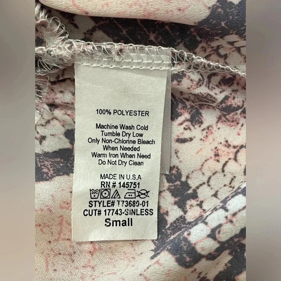 🩷 Peach Love Boutique Night Out Snake Print Shift Off The Shoulder Top‎ Small - Picture 8 of 8